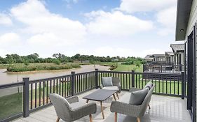 Home Farm Park Lakeside Retreat