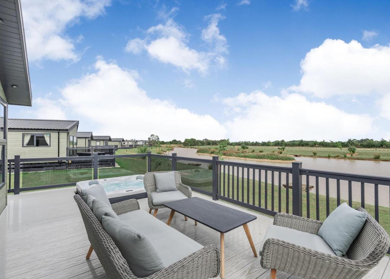 Home Farm Park Lakeside Retreat Burgh le Marsh Room photo