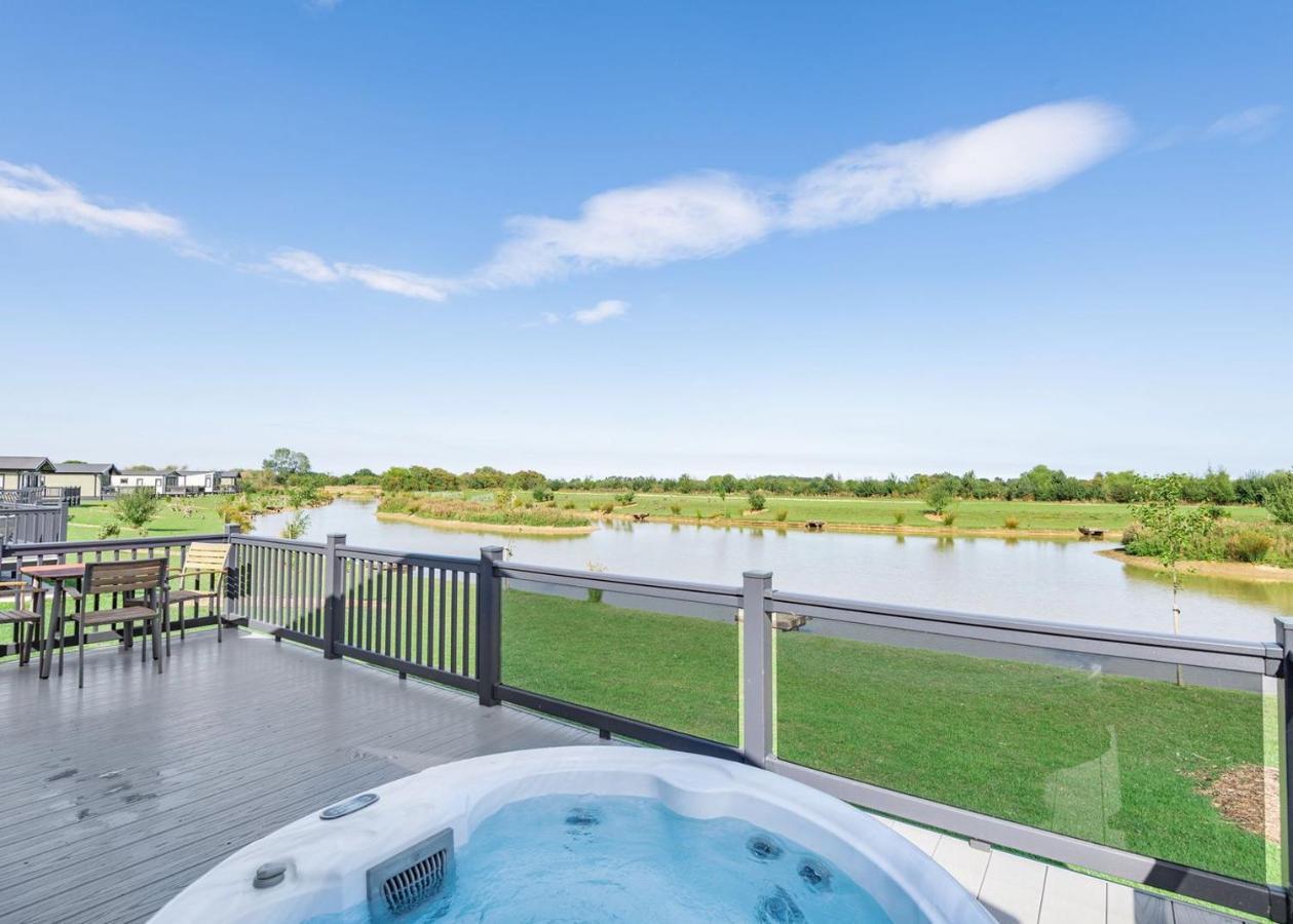 Home Farm Park Lakeside Retreat Burgh le Marsh Room photo