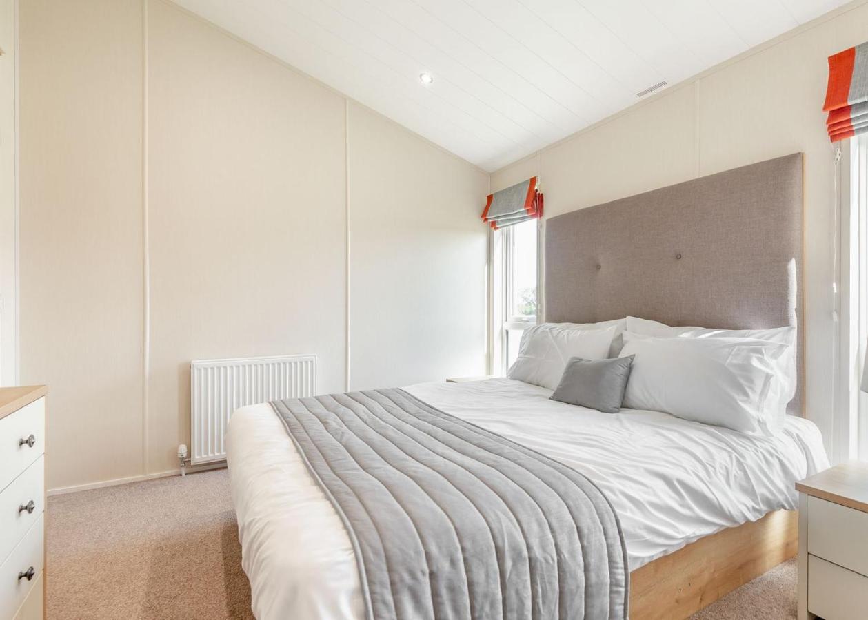 Home Farm Park Lakeside Retreat Burgh le Marsh Room photo