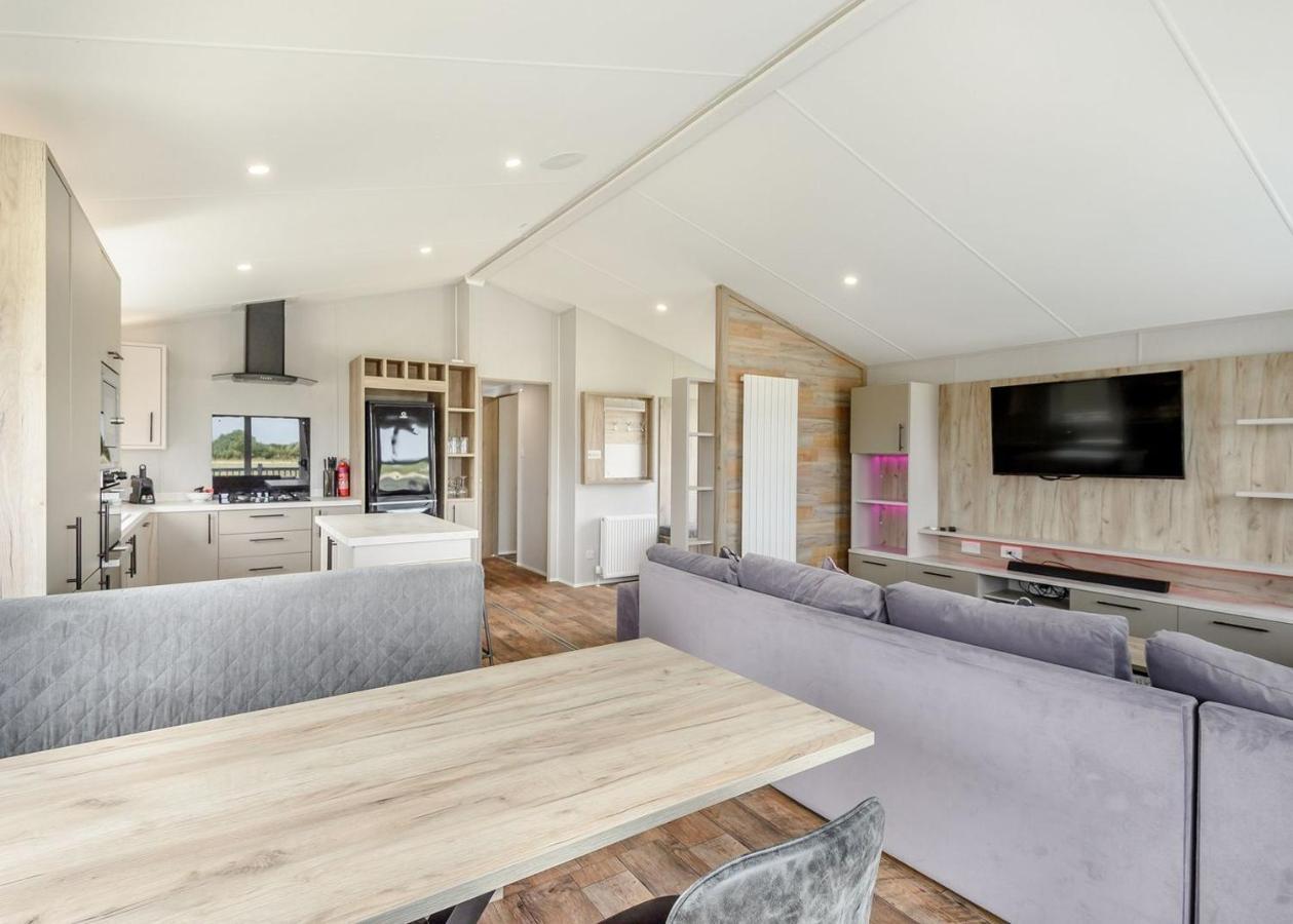 Home Farm Park Lakeside Retreat Burgh le Marsh Room photo