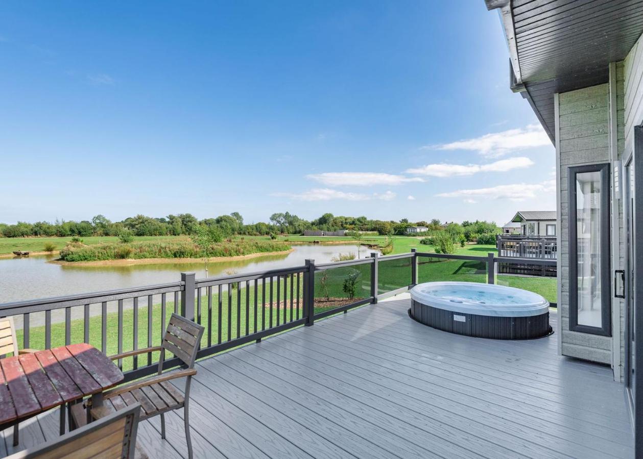 Home Farm Park Lakeside Retreat Burgh le Marsh Room photo