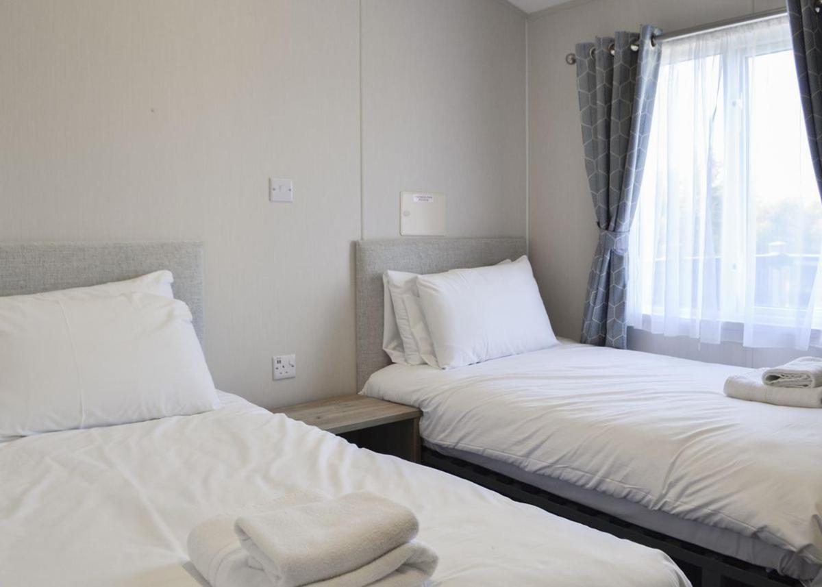 Home Farm Park Lakeside Retreat Burgh le Marsh Room photo