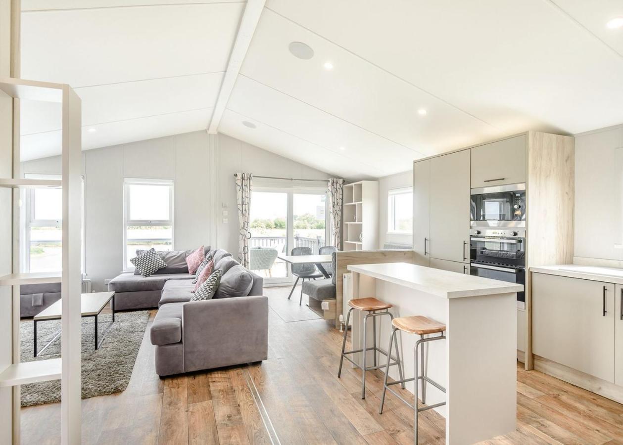 Home Farm Park Lakeside Retreat Burgh le Marsh Room photo