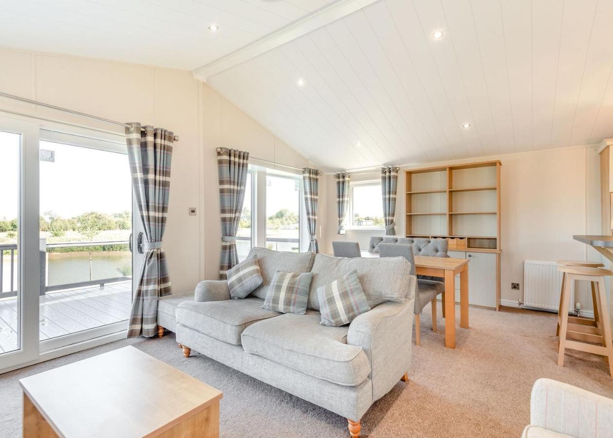 Home Farm Park Lakeside Retreat Burgh le Marsh Room photo
