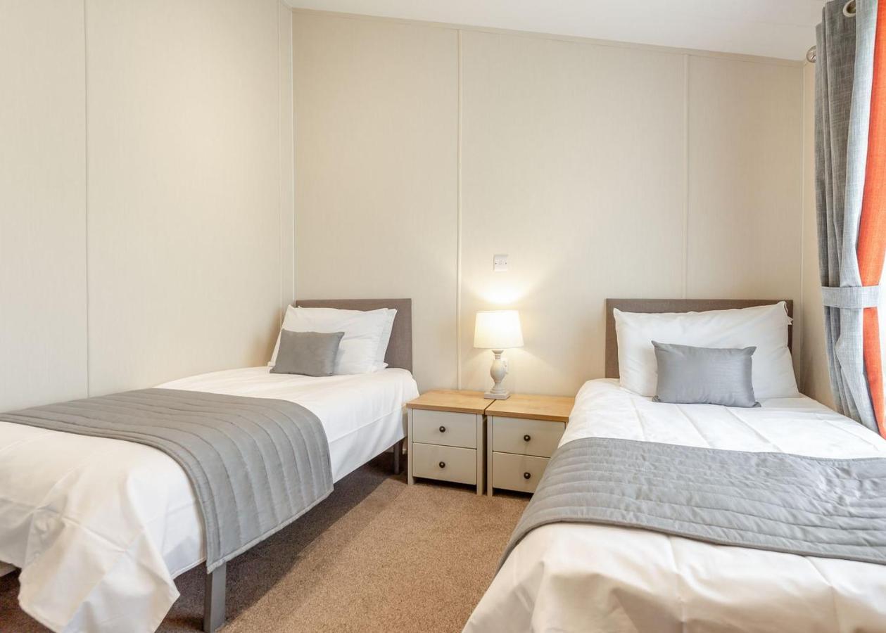 Home Farm Park Lakeside Retreat Burgh le Marsh Room photo