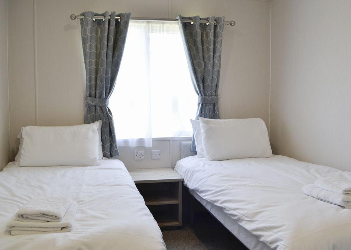 Home Farm Park Lakeside Retreat Burgh le Marsh Room photo
