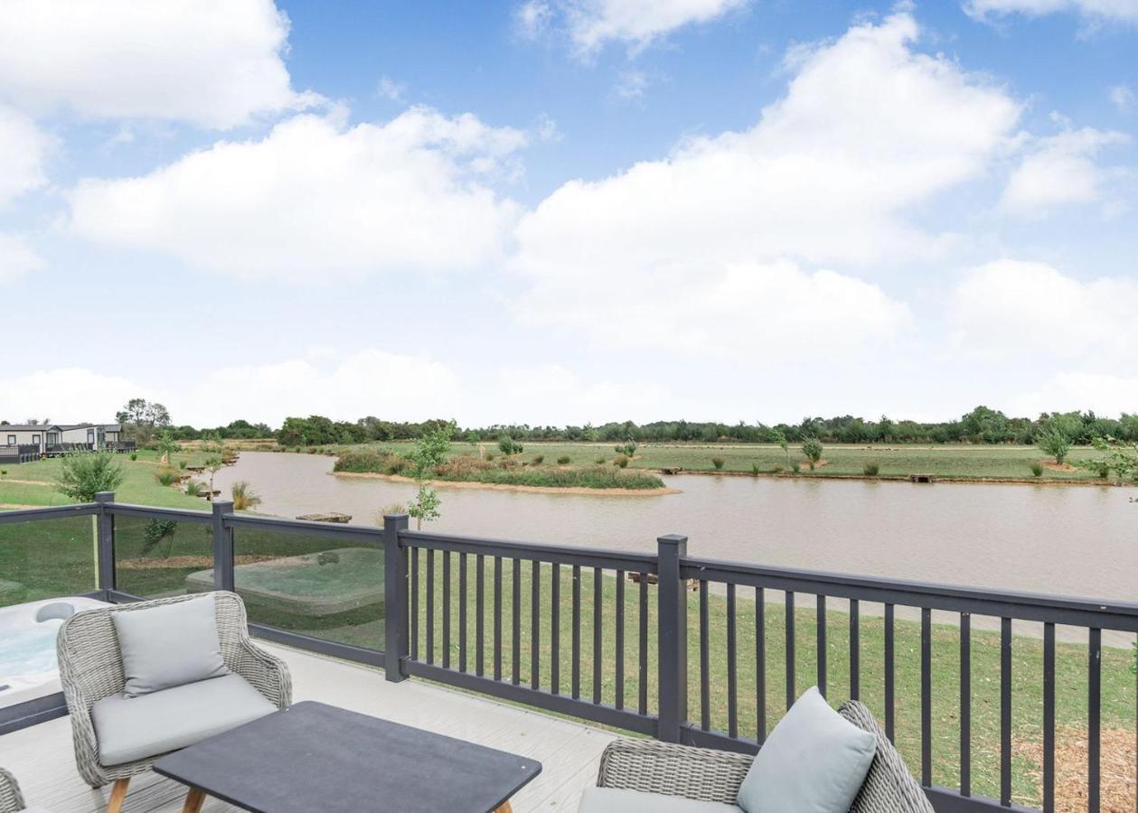 Home Farm Park Lakeside Retreat Burgh le Marsh Room photo
