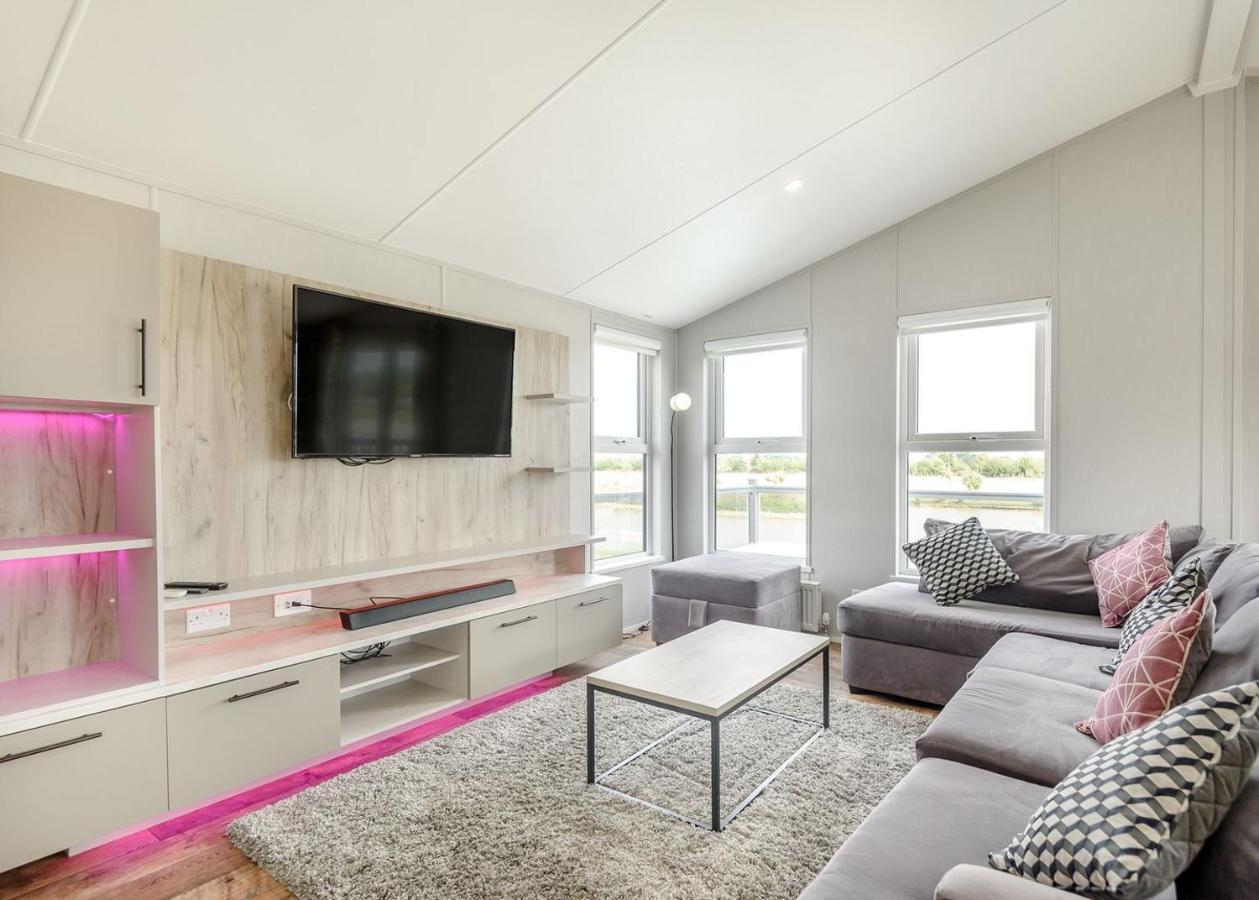 Home Farm Park Lakeside Retreat Burgh le Marsh Room photo